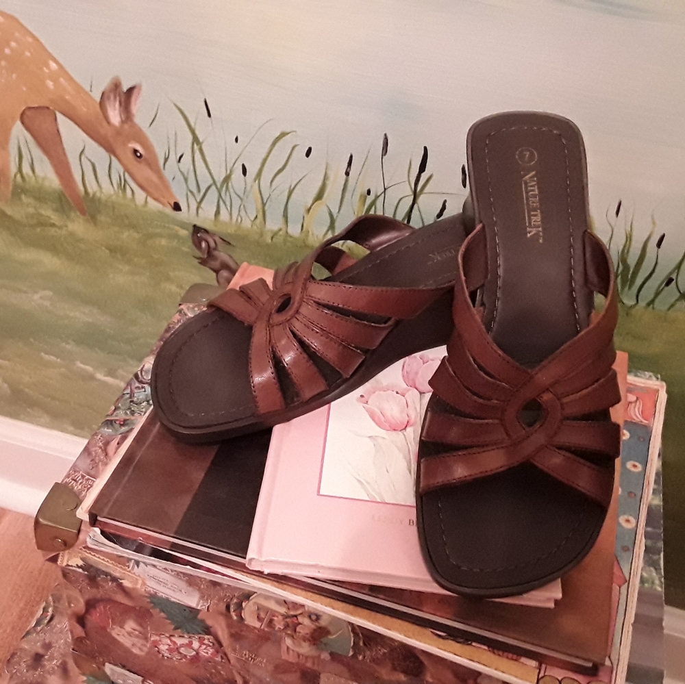 NEW NATURE TREK BRAZILIAN LEATHER WEDGE SANDALS 7